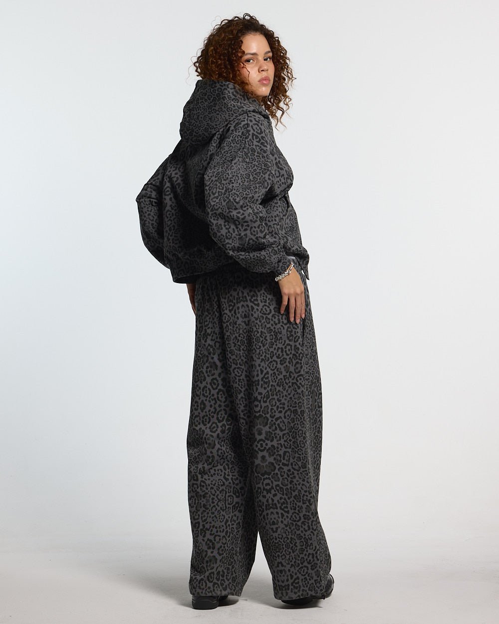 PANTALONES DE DEPORTE NOCTURNE BEAST GRIS OSCURO