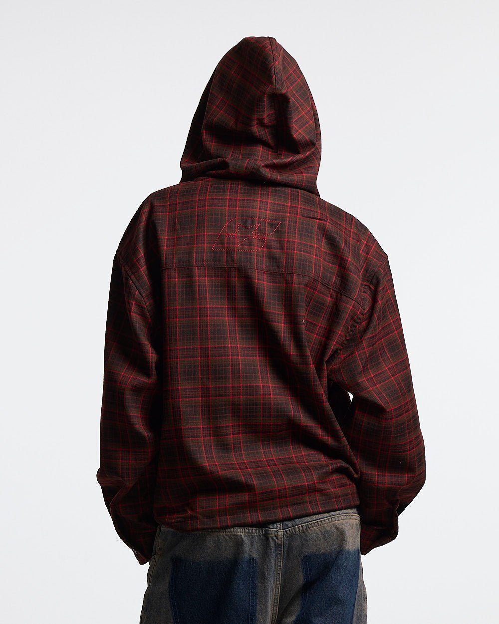 CAMISA CON CAPUCHA MEMPHIS ROJA Y NEGRO TARTÁN