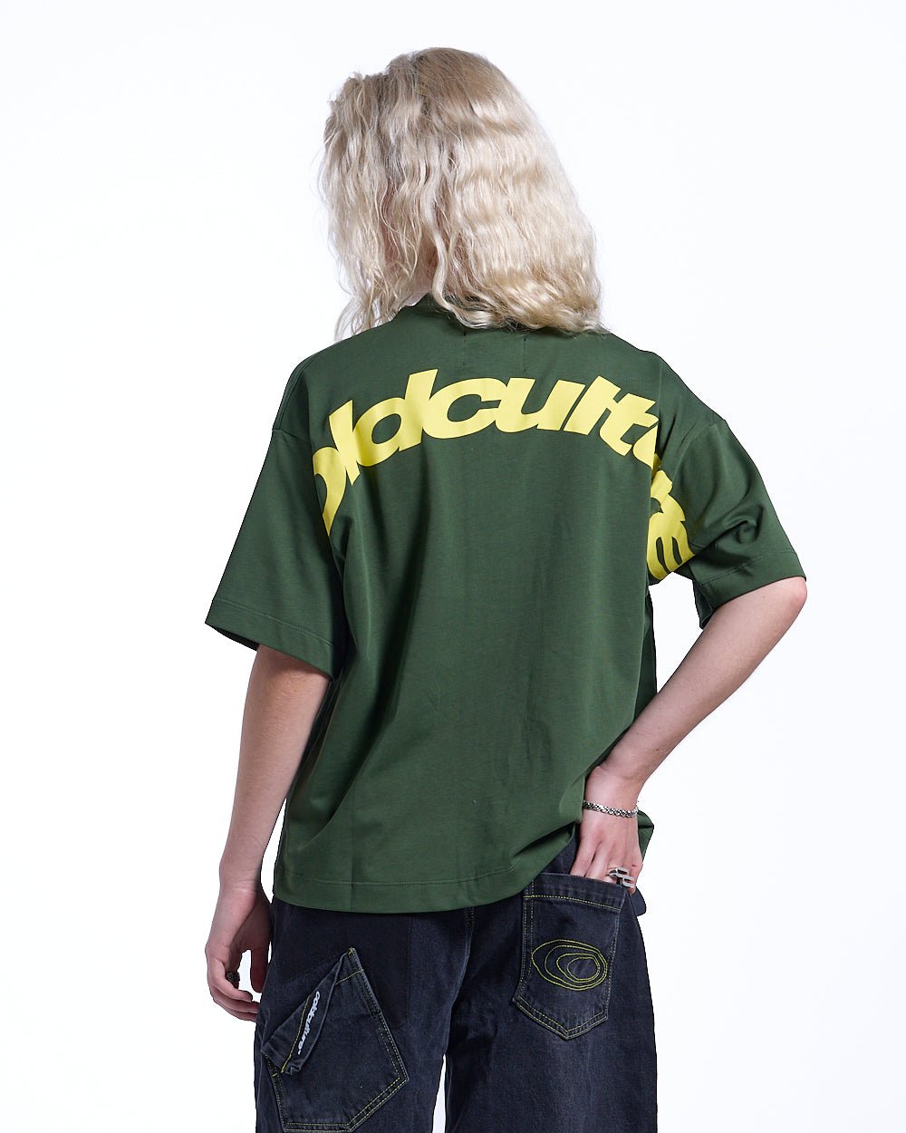 CAMISETA CURVADA VERDE Y AMARILLA