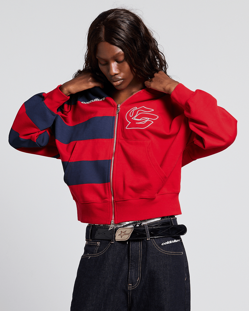 CHANDAL CON CUELLO ZIP BARNA ROJO Y AZUL OSCURO