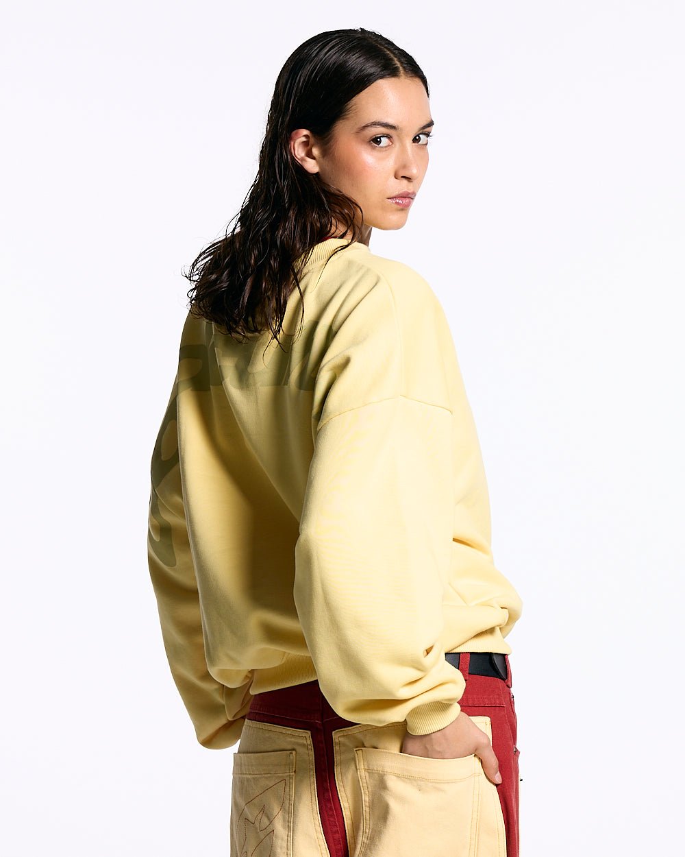 CUELLO REDONDO AMARILLO CURVADO