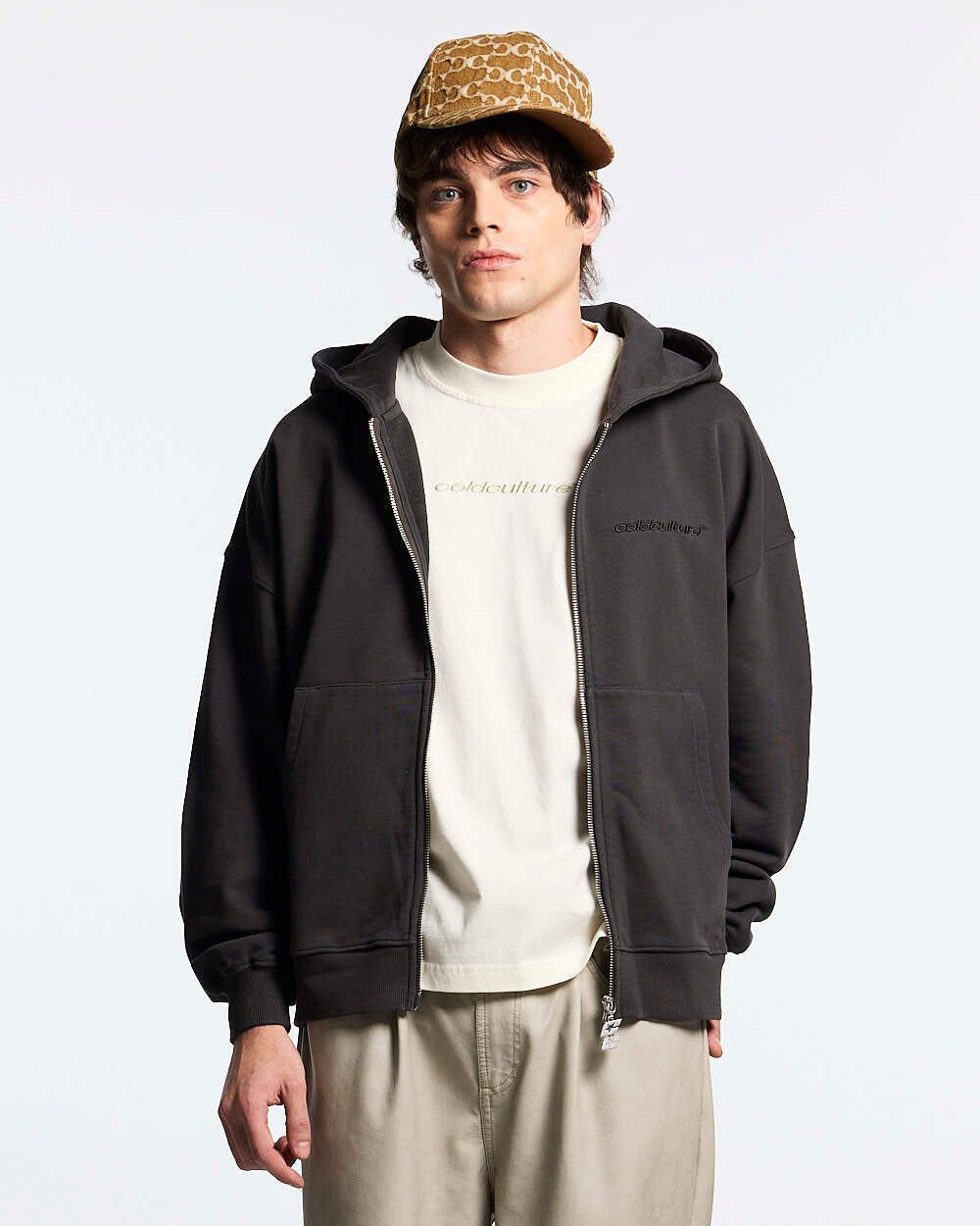 HOODIE CON CIERRE CURVO DE ESTILO DESGASTADO GRIS OSCURO