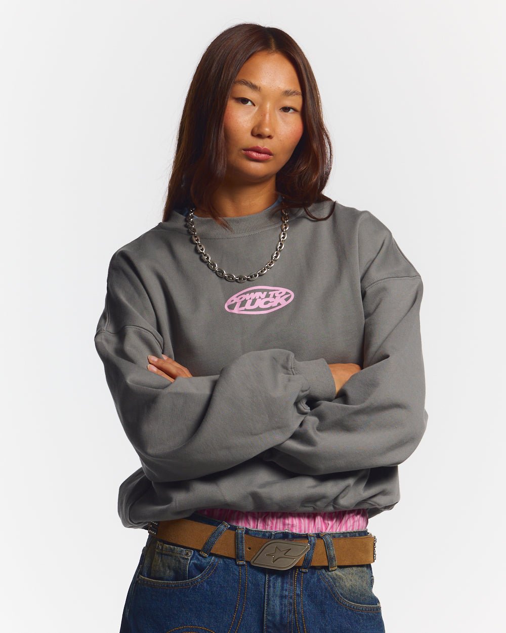 DOWN TO LUCK CREWNECK GRIS AHUMADO