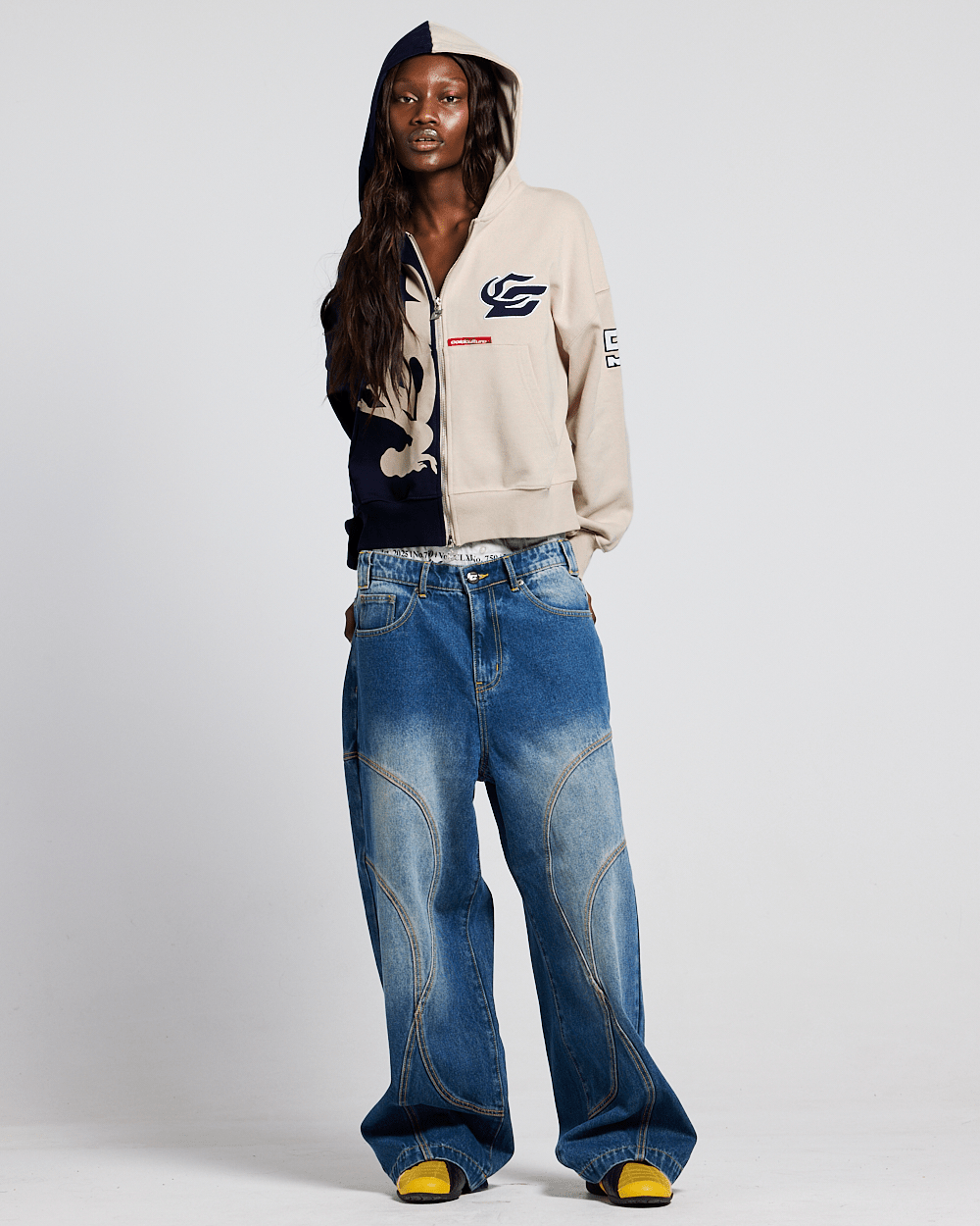 CHAMBA DE CUELLO CON CIERRE ZIP OUTLAW MOOD IVORY GRIS Y AZUL OSCURO