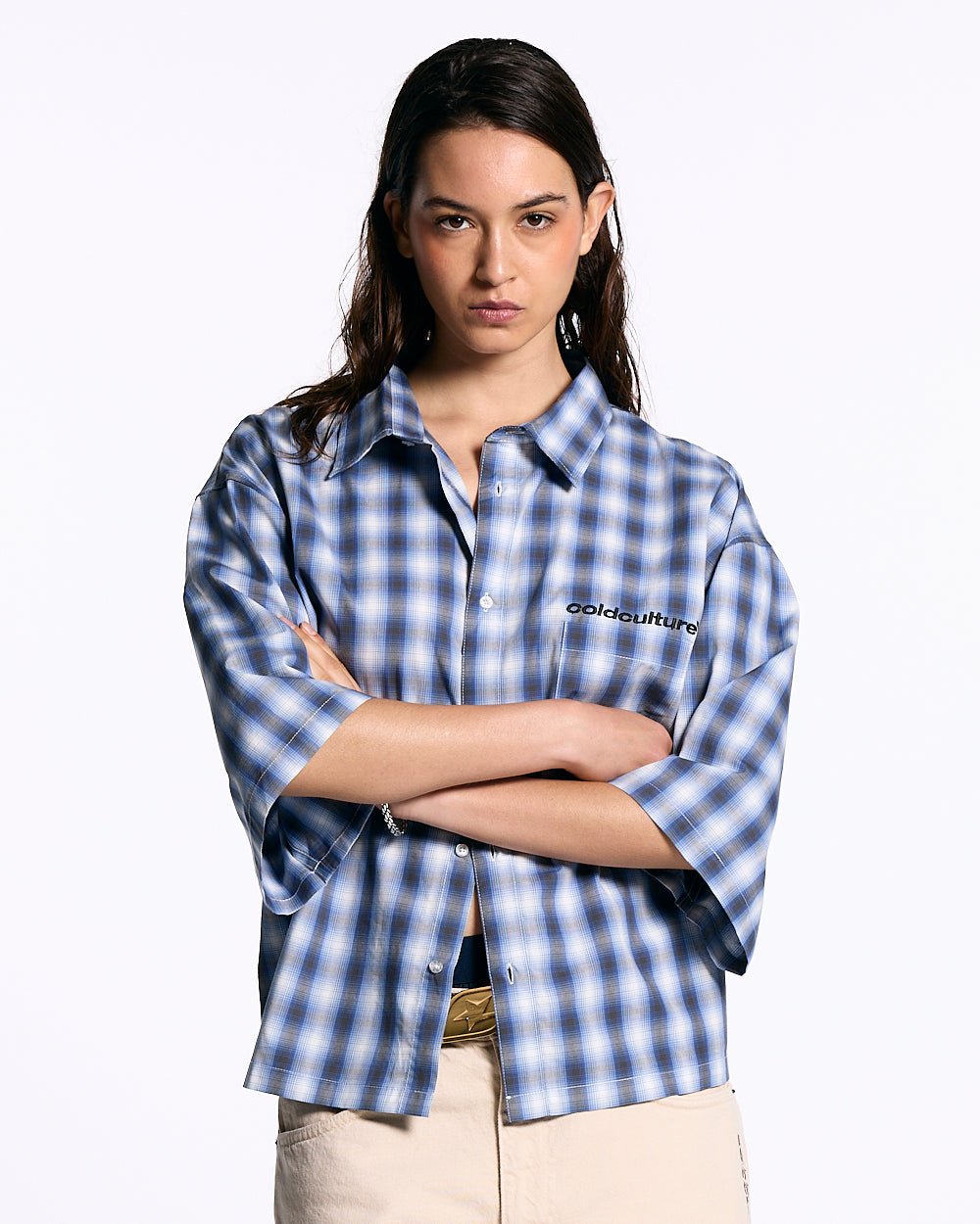 CAMISA DE UNA BOLSILLO AZUL DESFOCO