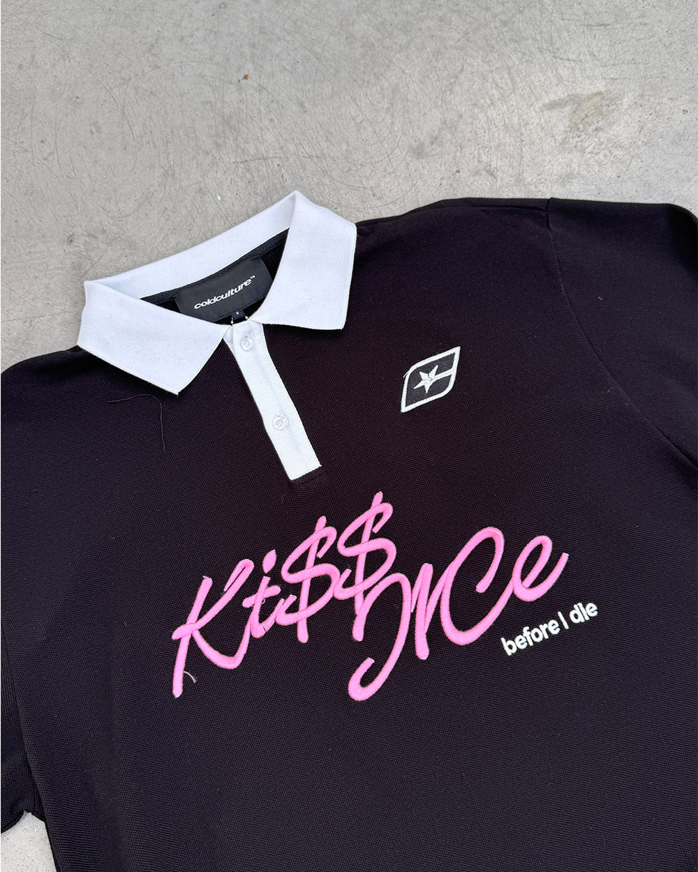 KISS ME POLO NEGRO Y ROSA