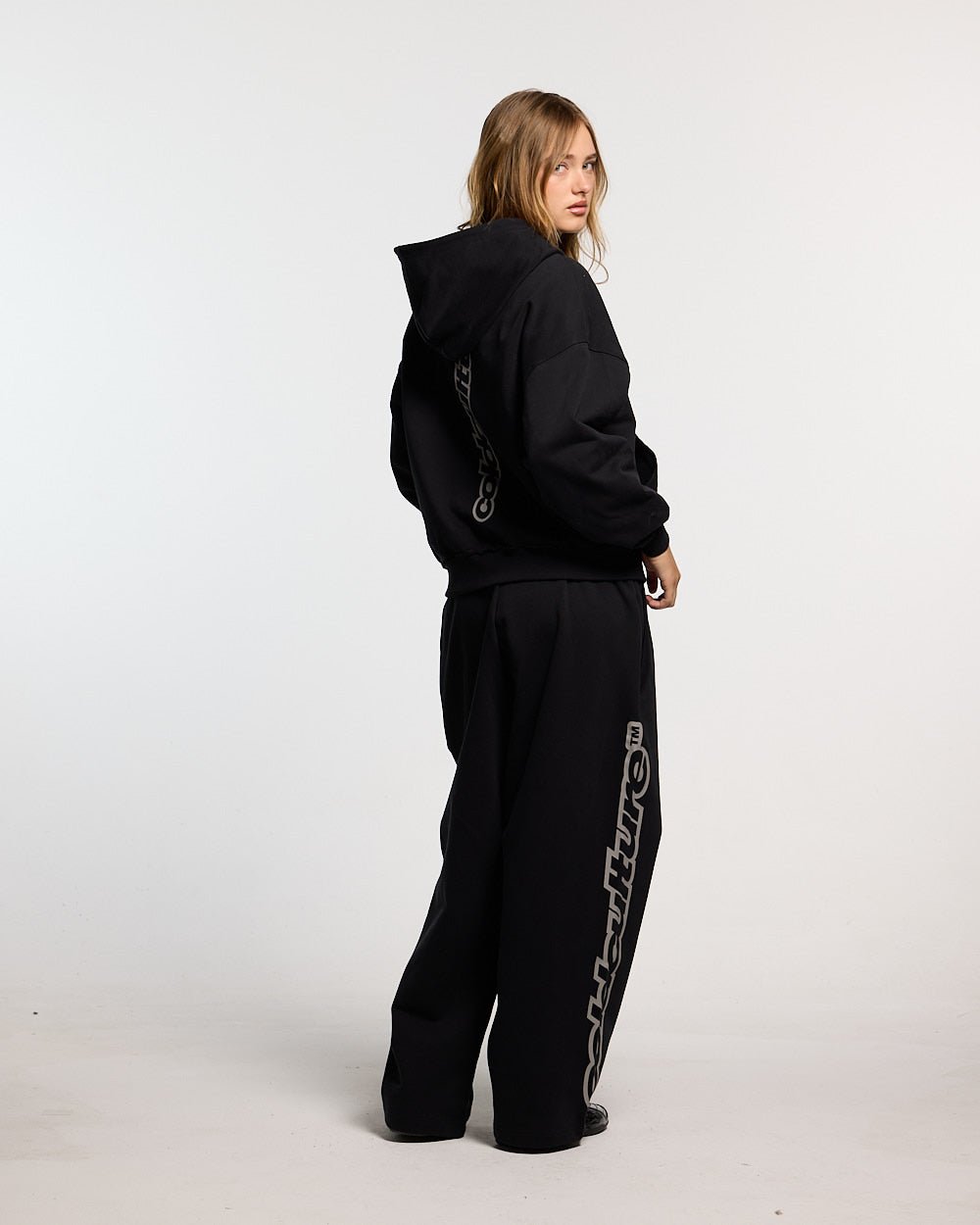 PANTALÓN DE ENTRENAMIENTO JUNTO CON SET NEGRO