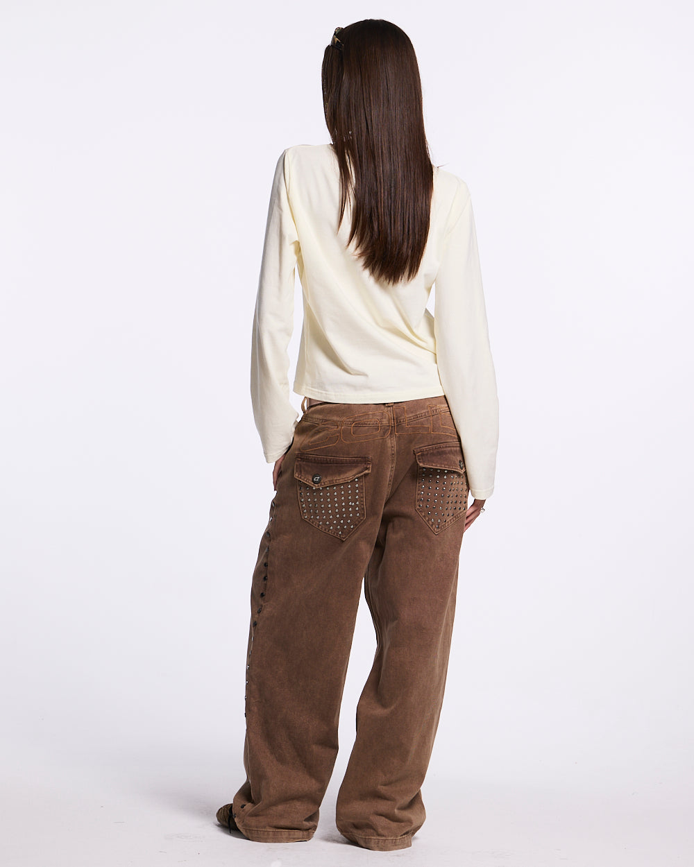PANTALONES DE LINO CON PUNTOS MARRONES