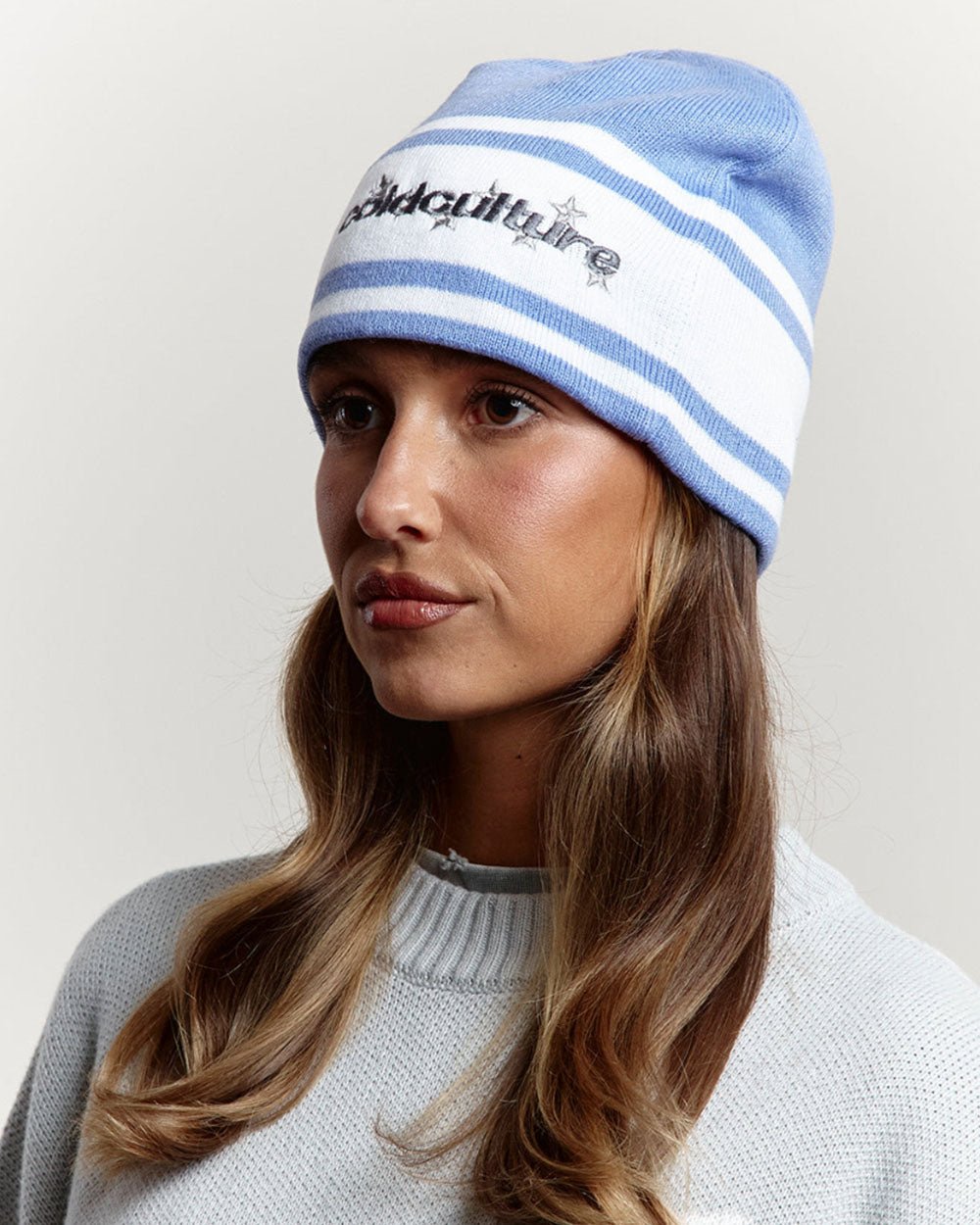 GORRO CON CORREAS DE ESTRELLAS AZUL CALICO