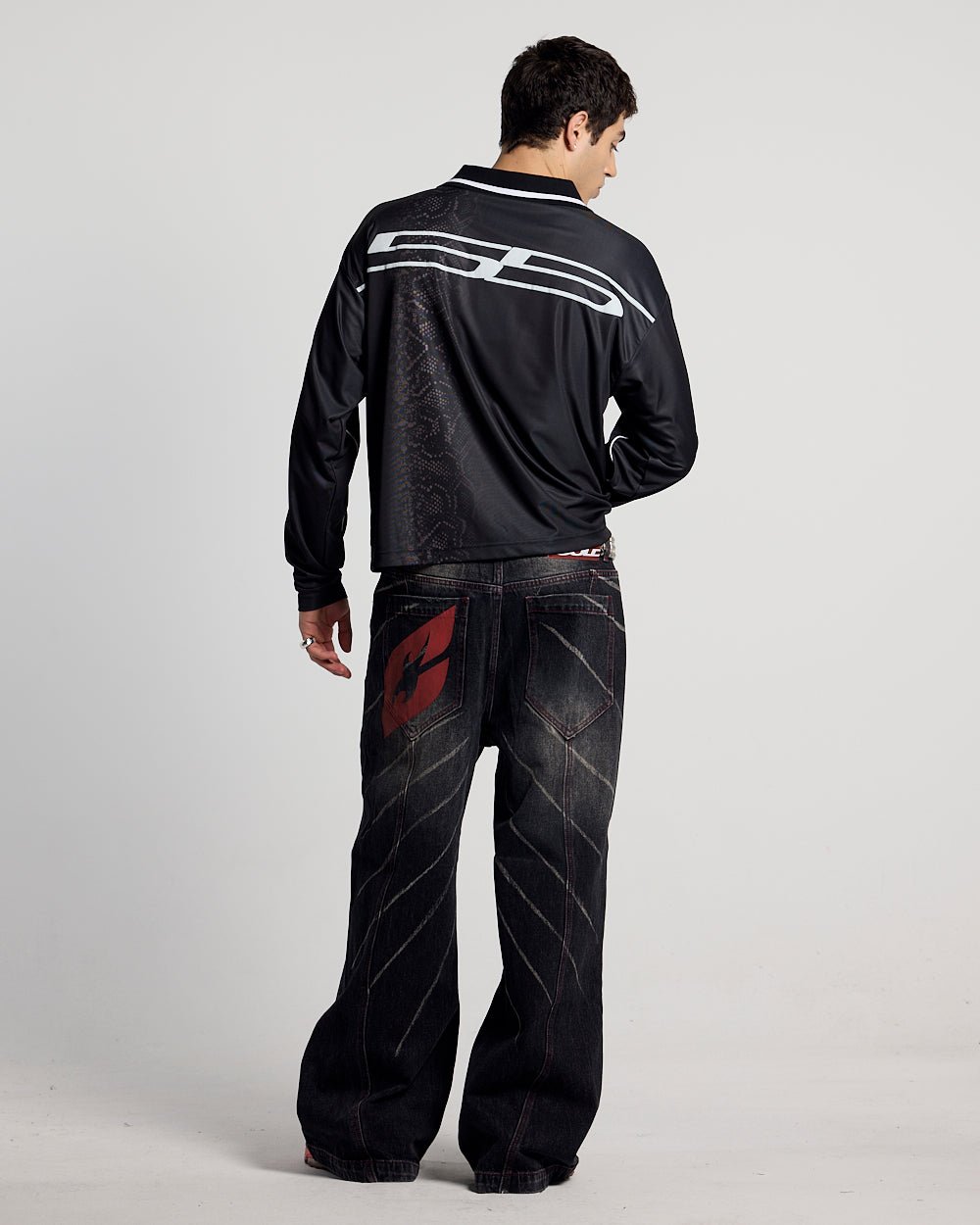 POLERA MAMBA SNAKE DE MANGA LARGA NEGRO