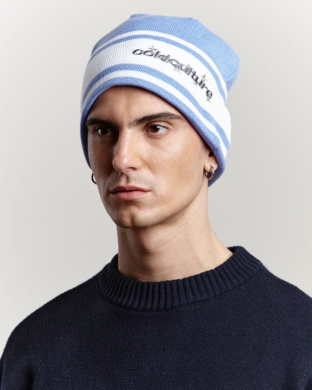 GORRO CON CORREAS DE ESTRELLAS AZUL CALICO