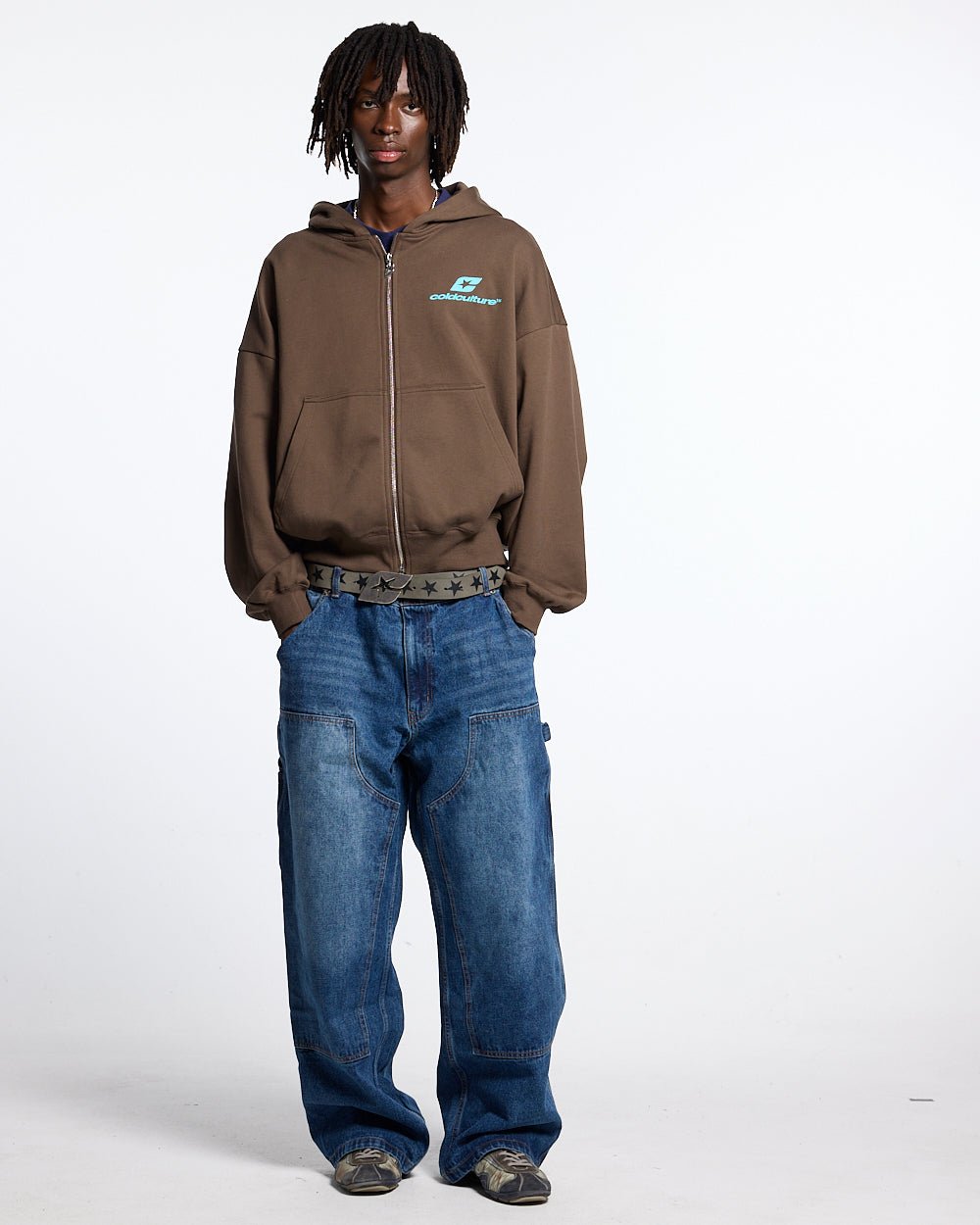HOODIE CON CIERRE CURVO MARRÓN Y AZUL