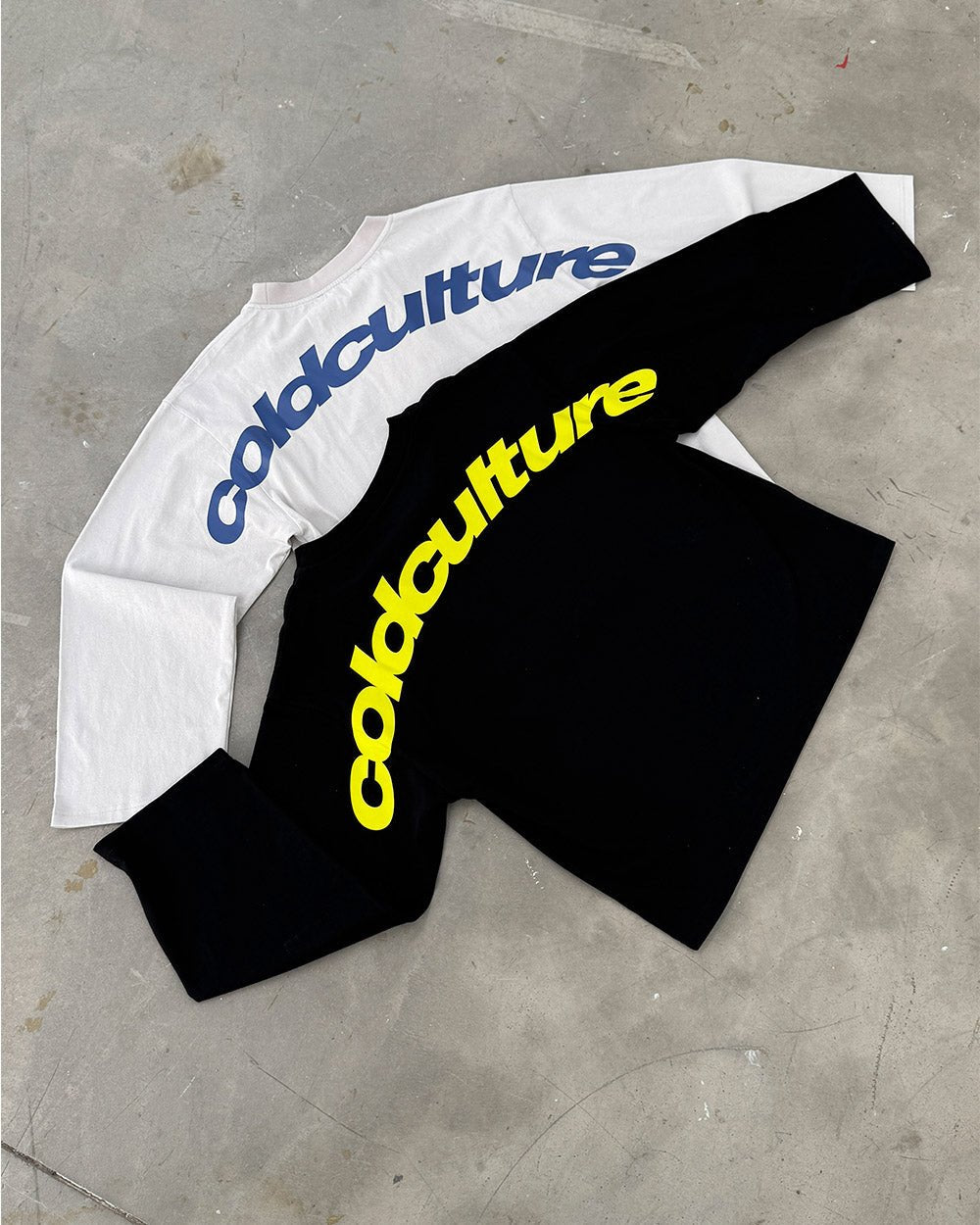 CAMISETA LARGA CURVA NEGRO