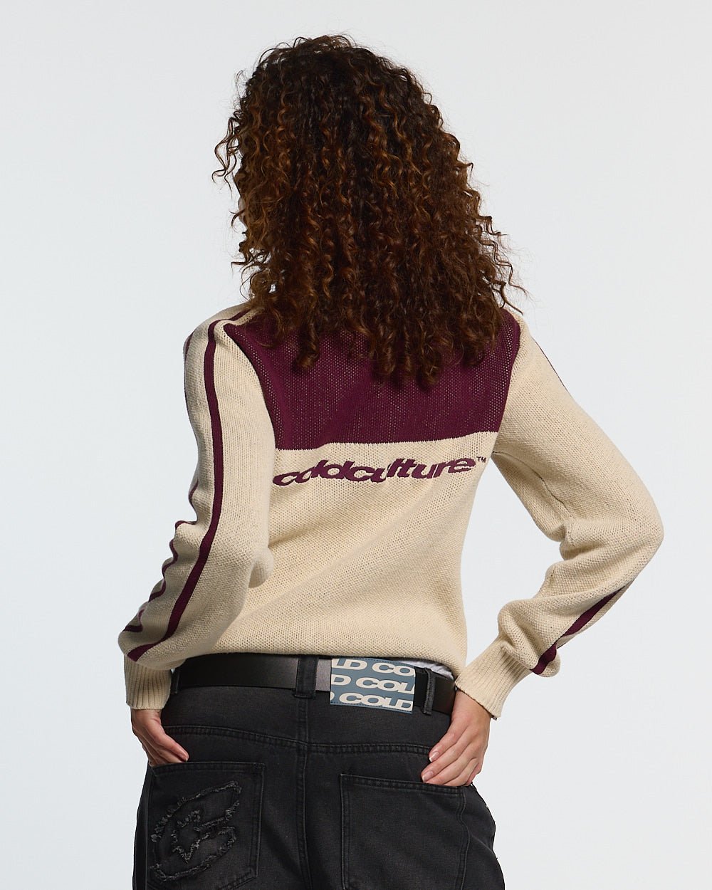 CHALECO DE PUNTO CON CIERRE ZIP BEIGE Y BURDEOS