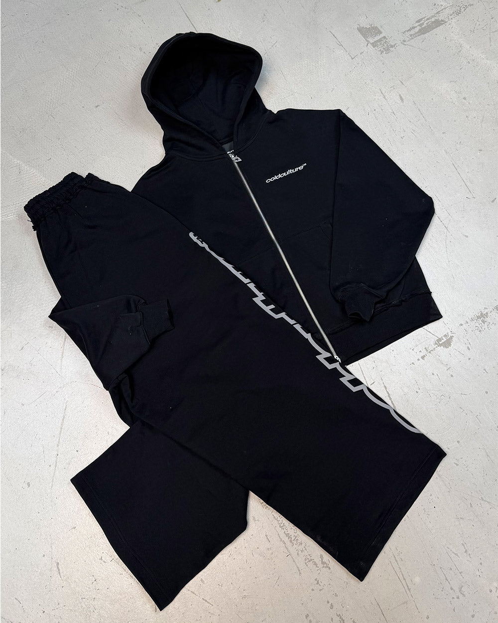 PANTALÓN DE ENTRENAMIENTO JUNTO CON SET NEGRO