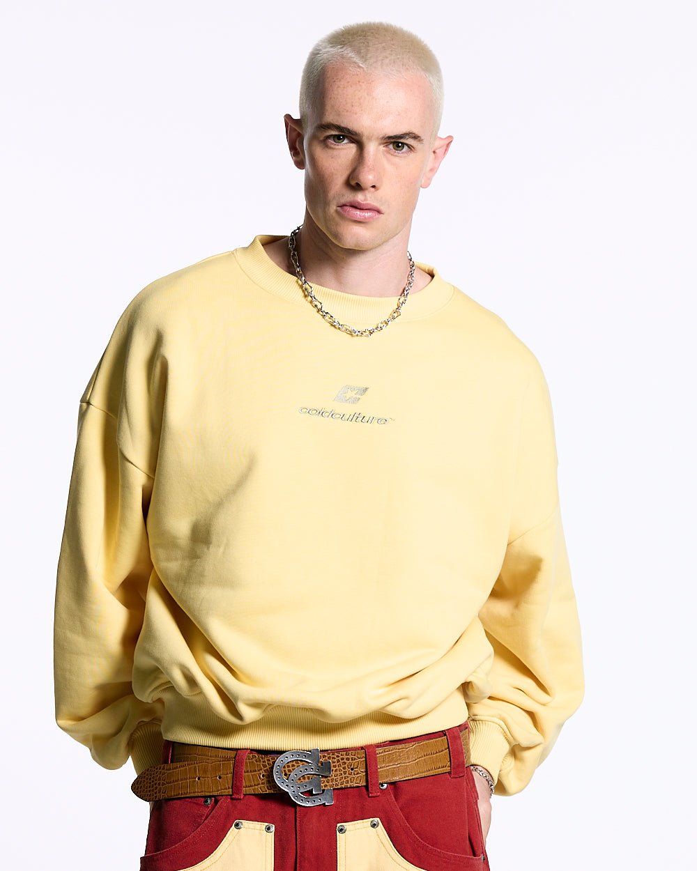 CUELLO REDONDO AMARILLO CURVADO
