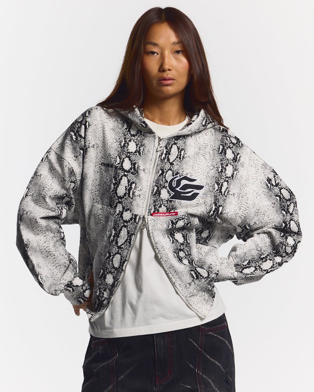 SUDADERA CON CIERRE SNAKE BLANCO Y NEGRO