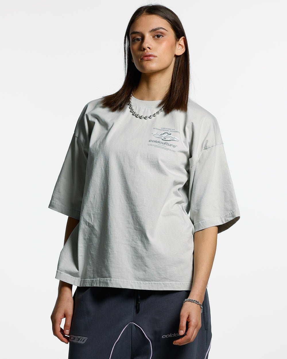 CAMISETA BRILLANTE GRIS CLARO