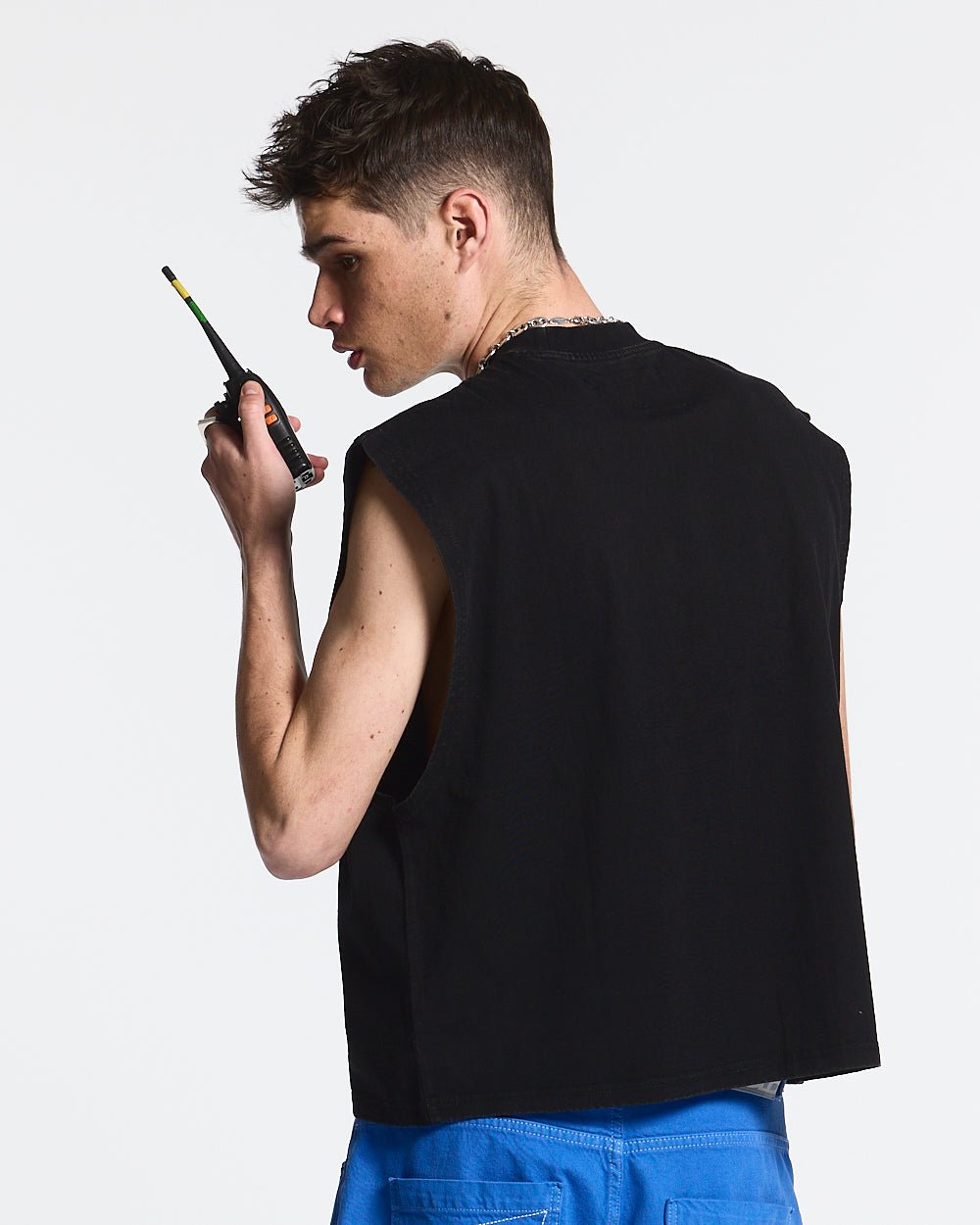 CAMISETA AJUSTADA NEGRO ÁCIDO