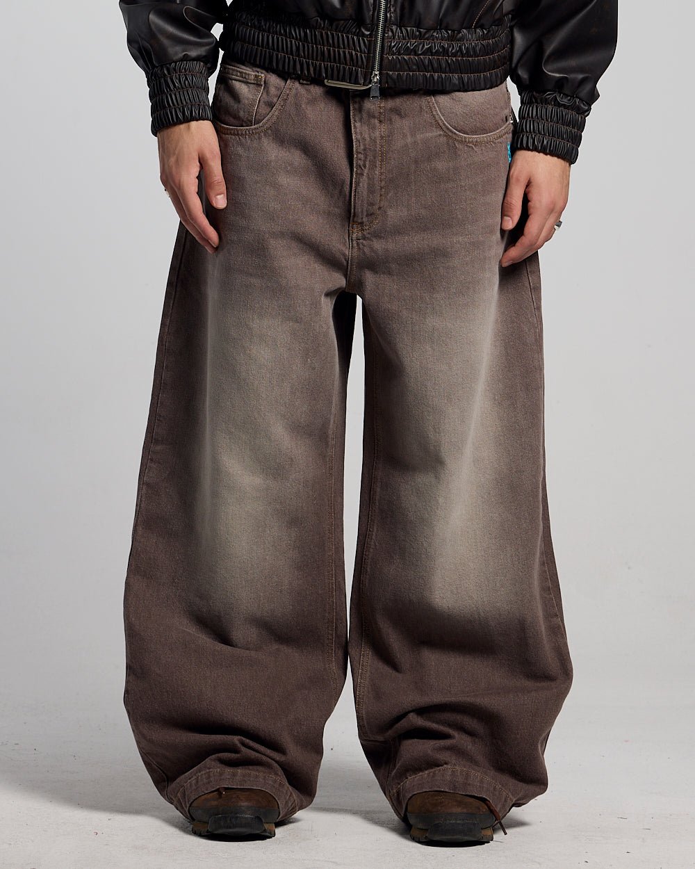 PANTALONES COLLEGE V3 COLOR MARRÓN CLARO