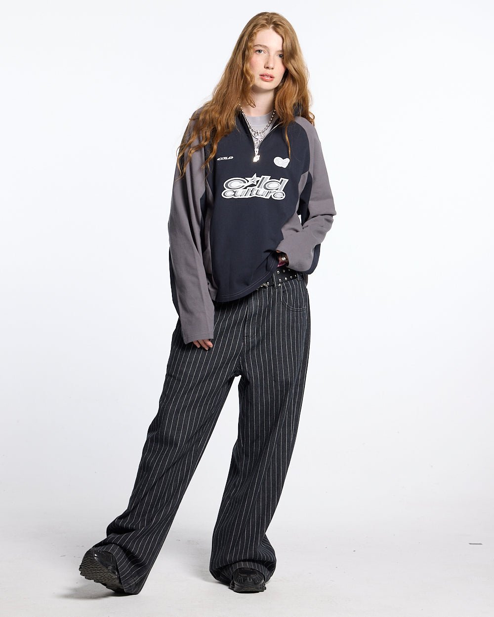POLERA EXTREMA DE MANGA LARGA GRIS