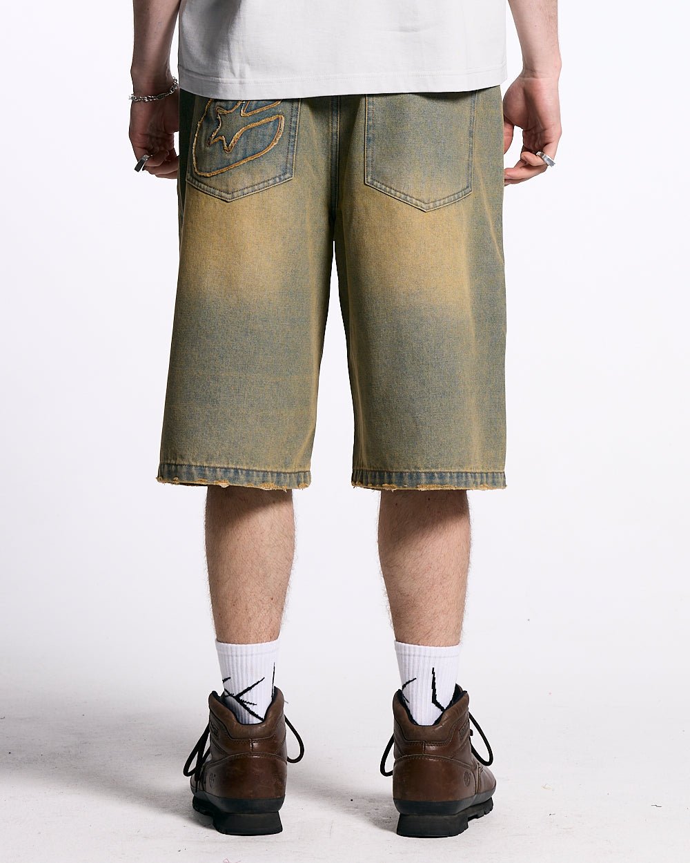 C V2 PANTALONES CORTOS DE DENIM ENSUCIADO
