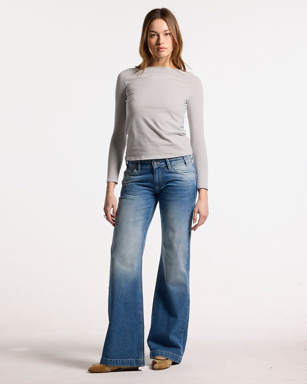 CAMISETA LARGA ESSENTIAL GRIS