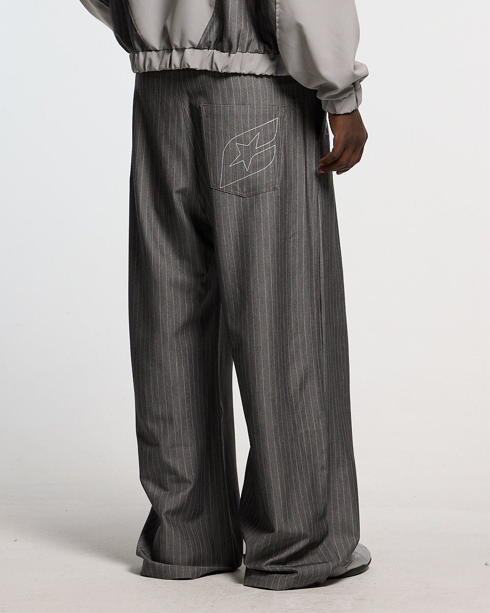 PANTALONES NO FORMALES GRIS