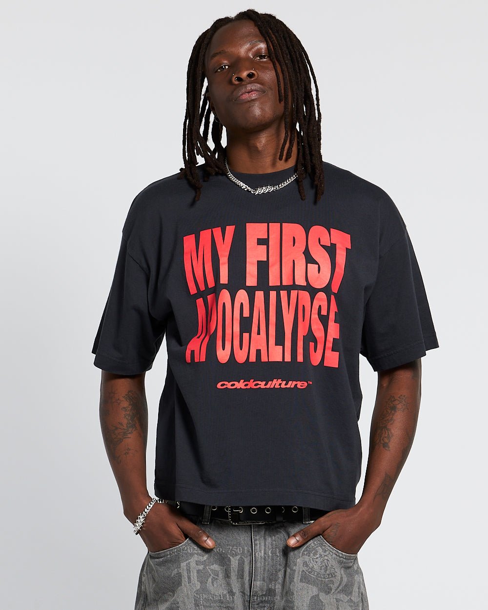 CAMISETA APOCALYPSE TEAM GRIS Y ROJO