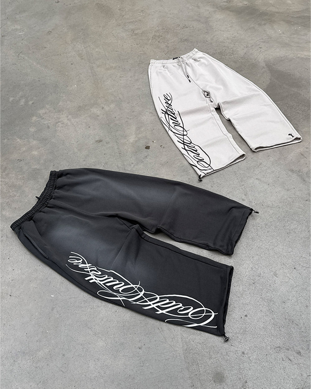 PANTALONES DEPORTIVOS SCRIPT ANTRACITA GRIS