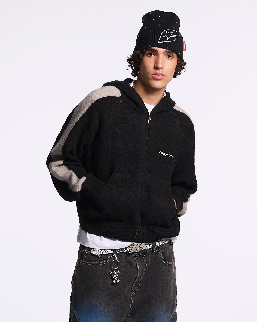 SUDADERA VIBRANTE DE TELA PUNZONADA NEGRO