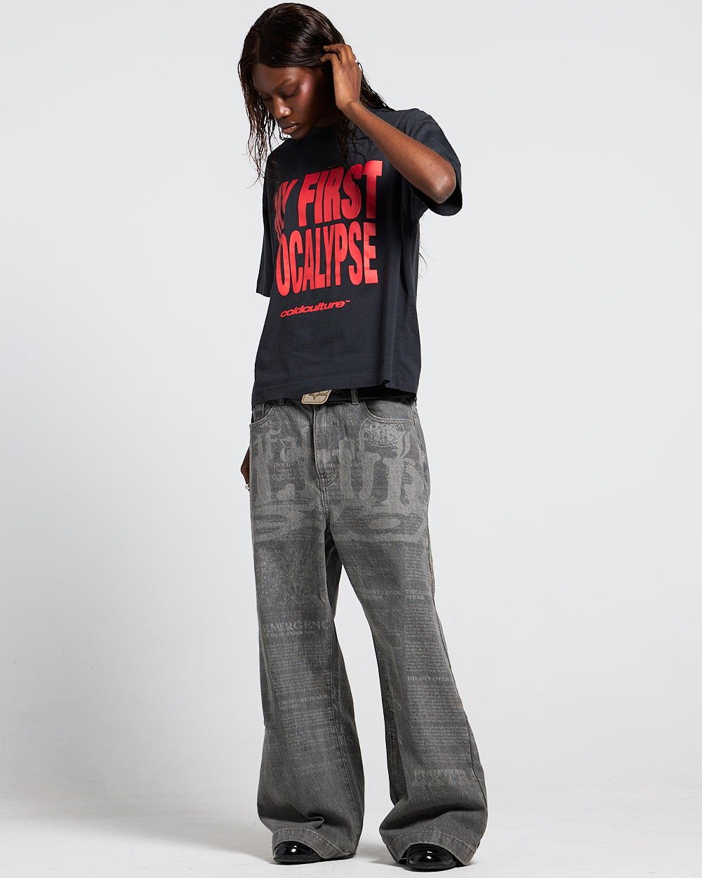 PANTALONES V3 DE PERIÓDICO GRIS