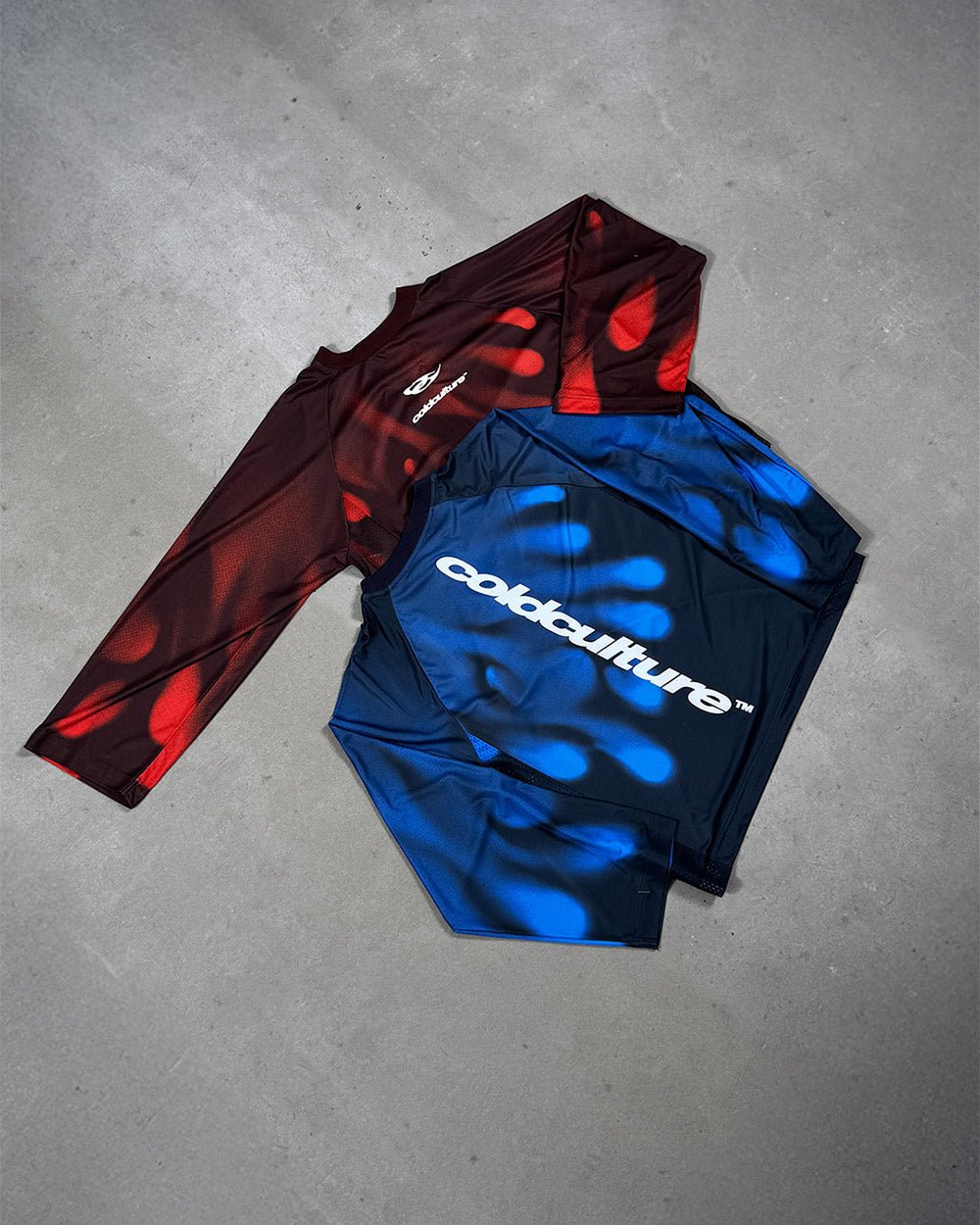 CAMISETA LARGA NEGRO Y ROJO